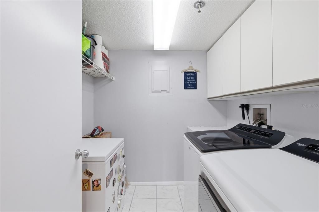 For Sale: $329,900 (2 beds, 2 baths, 1396 Square Feet)