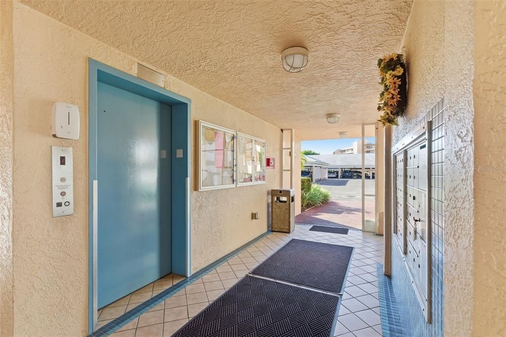 For Sale: $329,900 (2 beds, 2 baths, 1396 Square Feet)