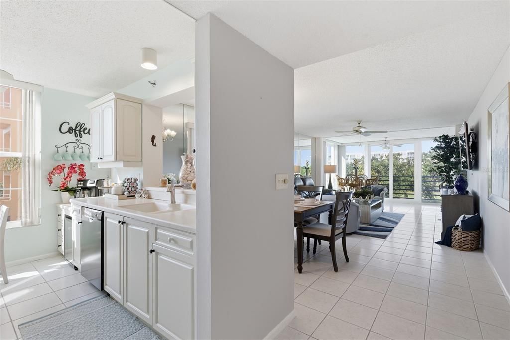 For Sale: $329,900 (2 beds, 2 baths, 1396 Square Feet)