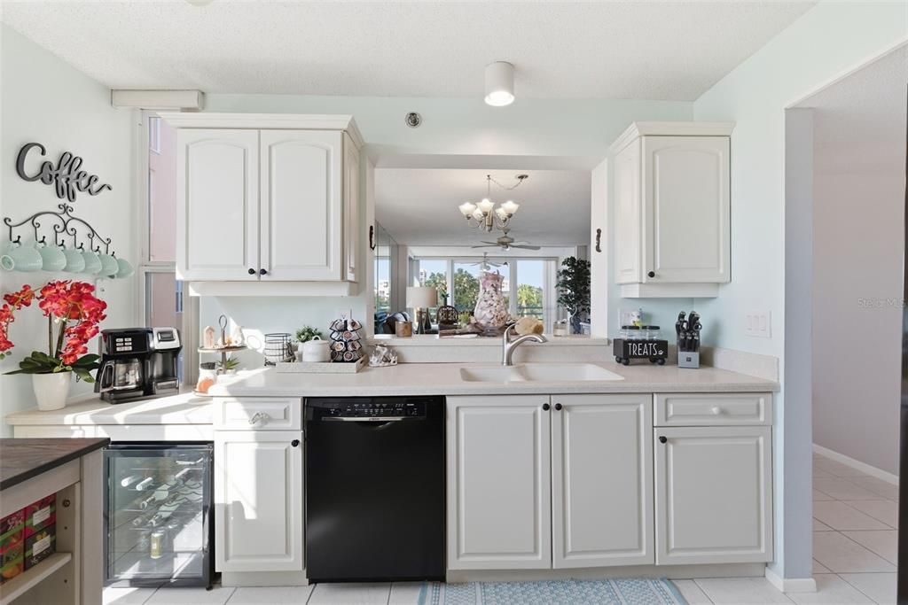 For Sale: $329,900 (2 beds, 2 baths, 1396 Square Feet)