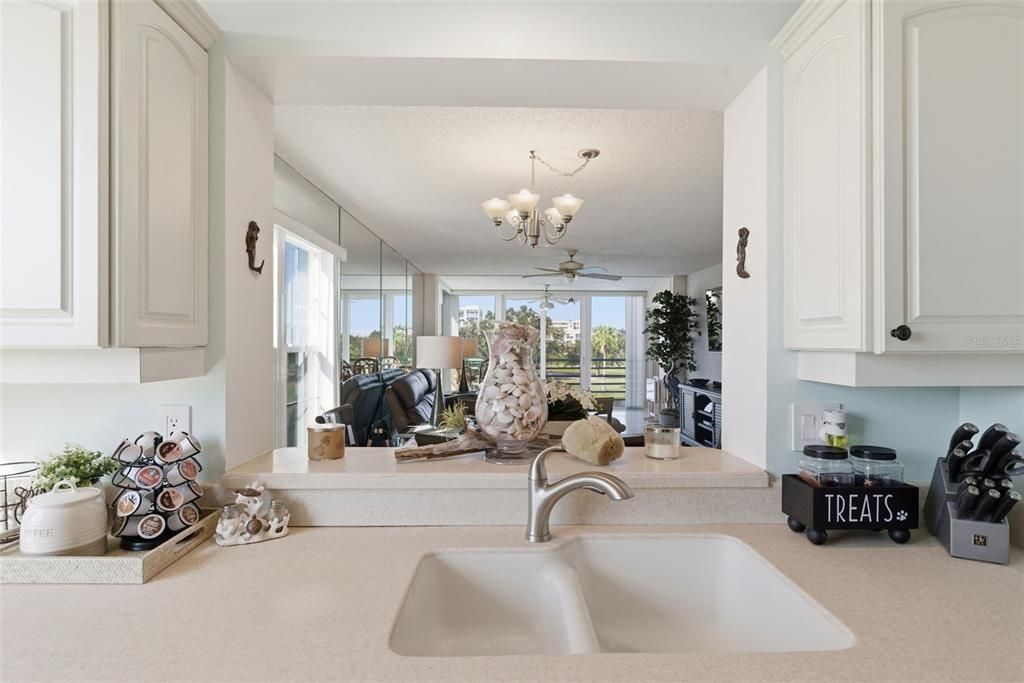 For Sale: $329,900 (2 beds, 2 baths, 1396 Square Feet)