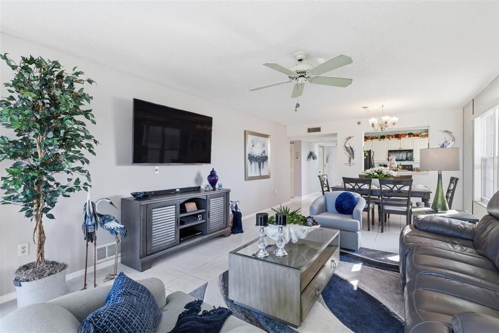 For Sale: $329,900 (2 beds, 2 baths, 1396 Square Feet)