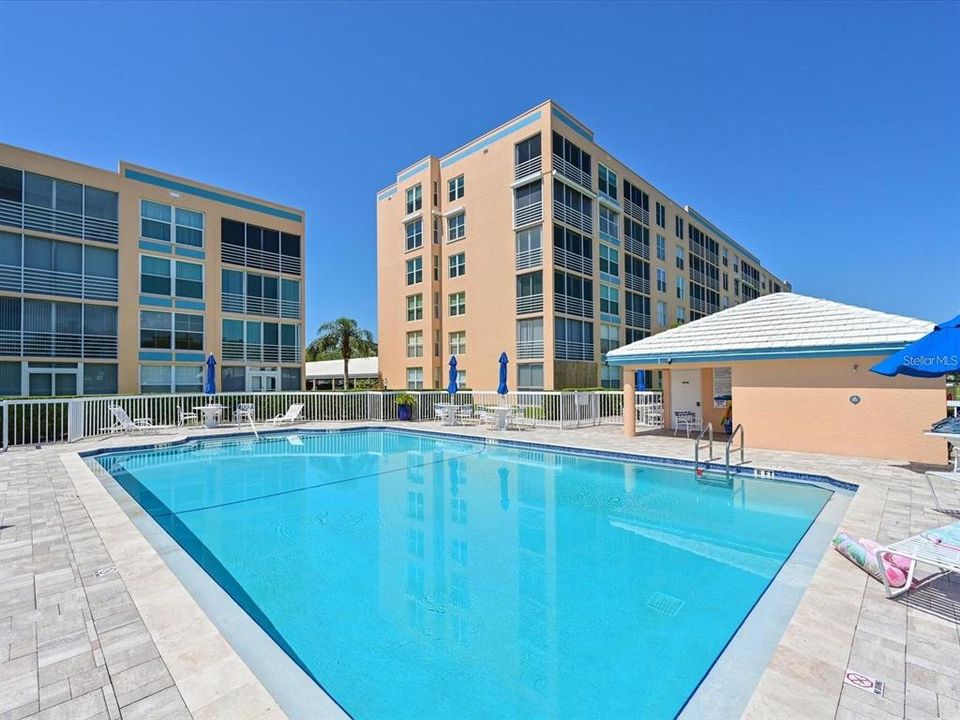 For Sale: $329,900 (2 beds, 2 baths, 1396 Square Feet)