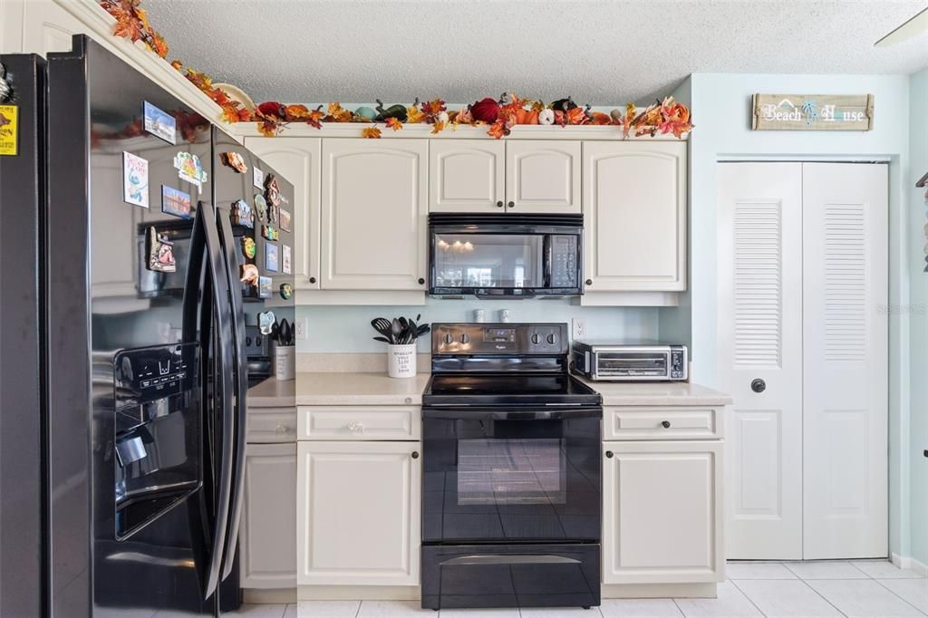 For Sale: $329,900 (2 beds, 2 baths, 1396 Square Feet)