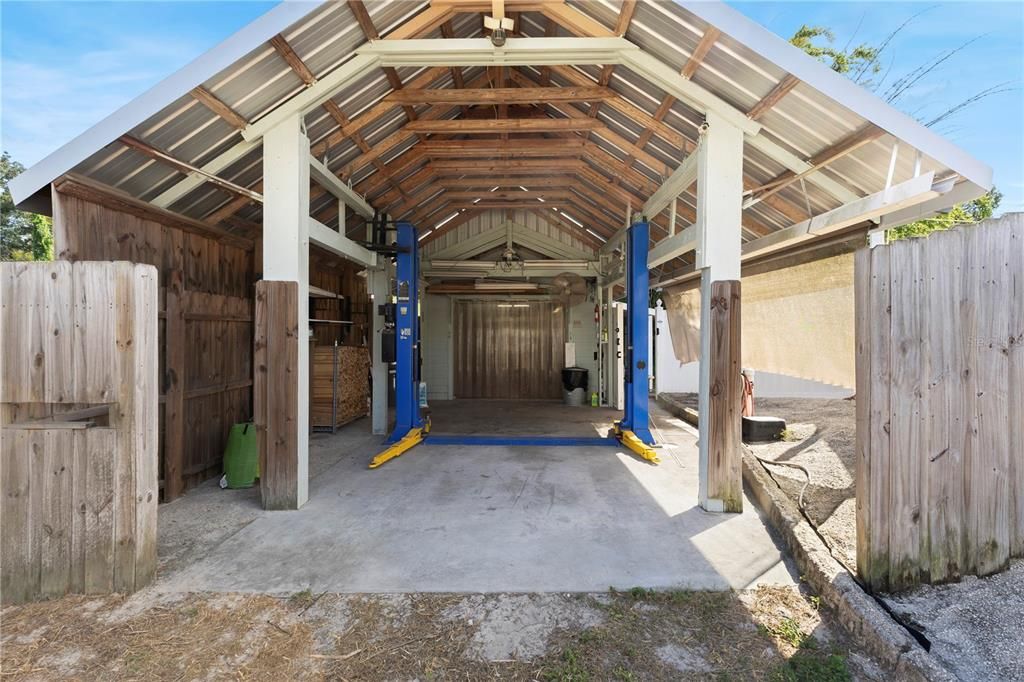 En Venta: $449,000 (3 camas, 2 baños, 2800 Pies cuadrados)