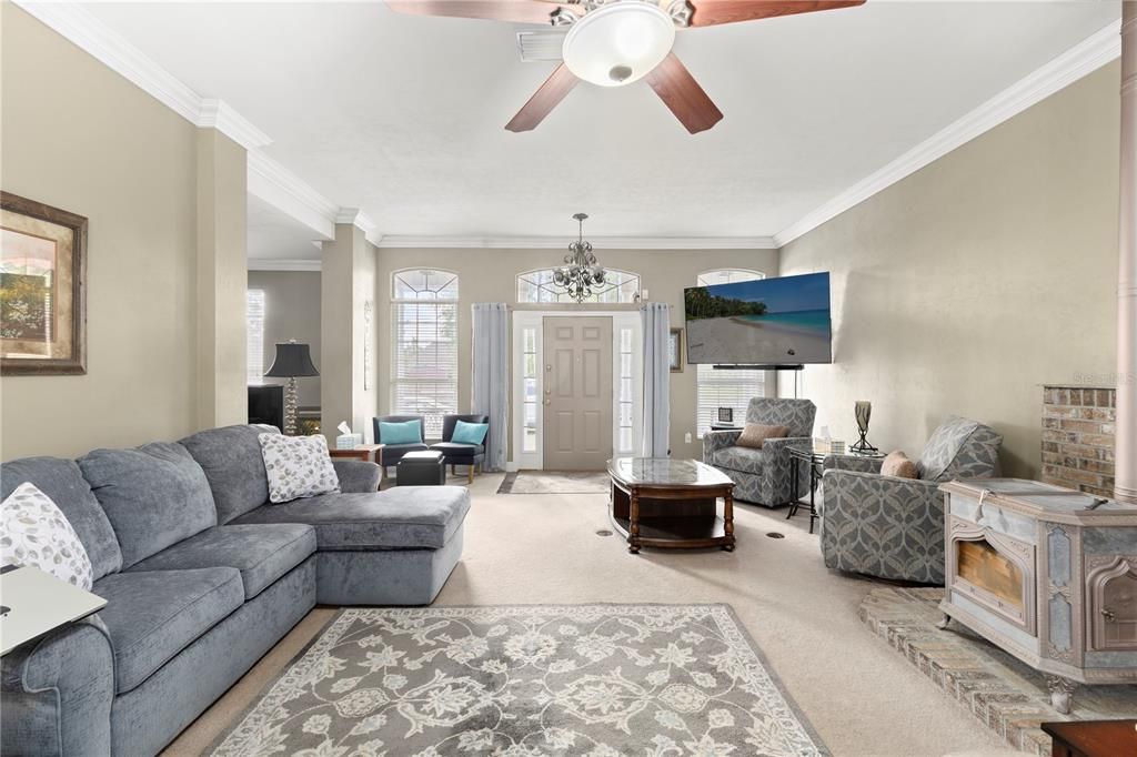 En Venta: $449,000 (3 camas, 2 baños, 2800 Pies cuadrados)