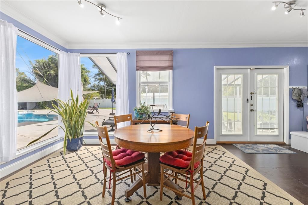 En Venta: $449,000 (3 camas, 2 baños, 2800 Pies cuadrados)