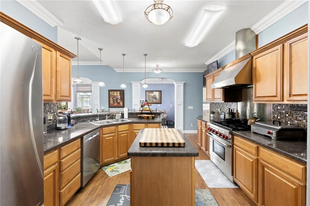 En Venta: $449,000 (3 camas, 2 baños, 2800 Pies cuadrados)