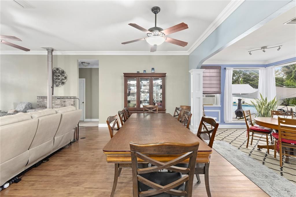 En Venta: $449,000 (3 camas, 2 baños, 2800 Pies cuadrados)