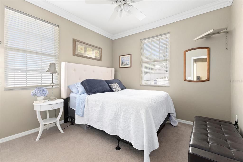 En Venta: $449,000 (3 camas, 2 baños, 2800 Pies cuadrados)