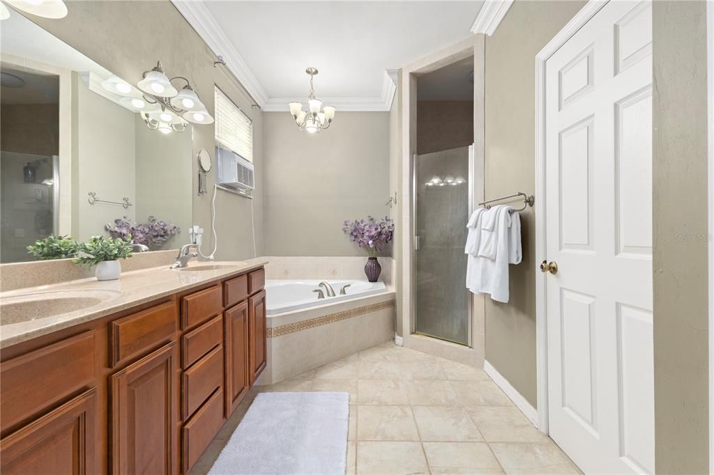 En Venta: $449,000 (3 camas, 2 baños, 2800 Pies cuadrados)