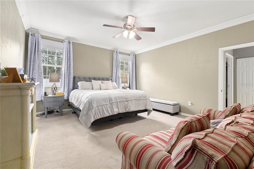 En Venta: $449,000 (3 camas, 2 baños, 2800 Pies cuadrados)