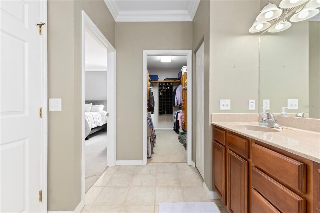 En Venta: $449,000 (3 camas, 2 baños, 2800 Pies cuadrados)