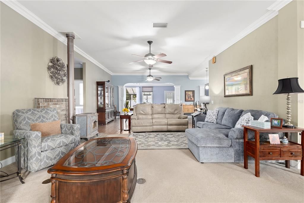 En Venta: $449,000 (3 camas, 2 baños, 2800 Pies cuadrados)