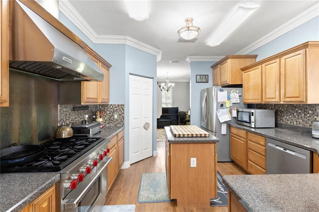 En Venta: $449,000 (3 camas, 2 baños, 2800 Pies cuadrados)