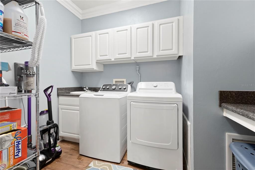 En Venta: $449,000 (3 camas, 2 baños, 2800 Pies cuadrados)