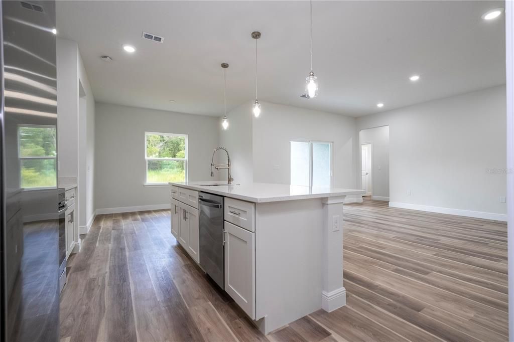 For Sale: $334,899 (4 beds, 3 baths, 1952 Square Feet)