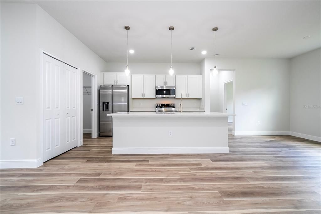 For Sale: $334,899 (4 beds, 3 baths, 1952 Square Feet)