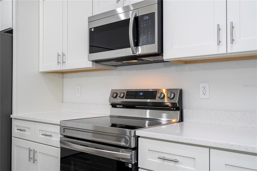 For Sale: $334,899 (4 beds, 3 baths, 1952 Square Feet)