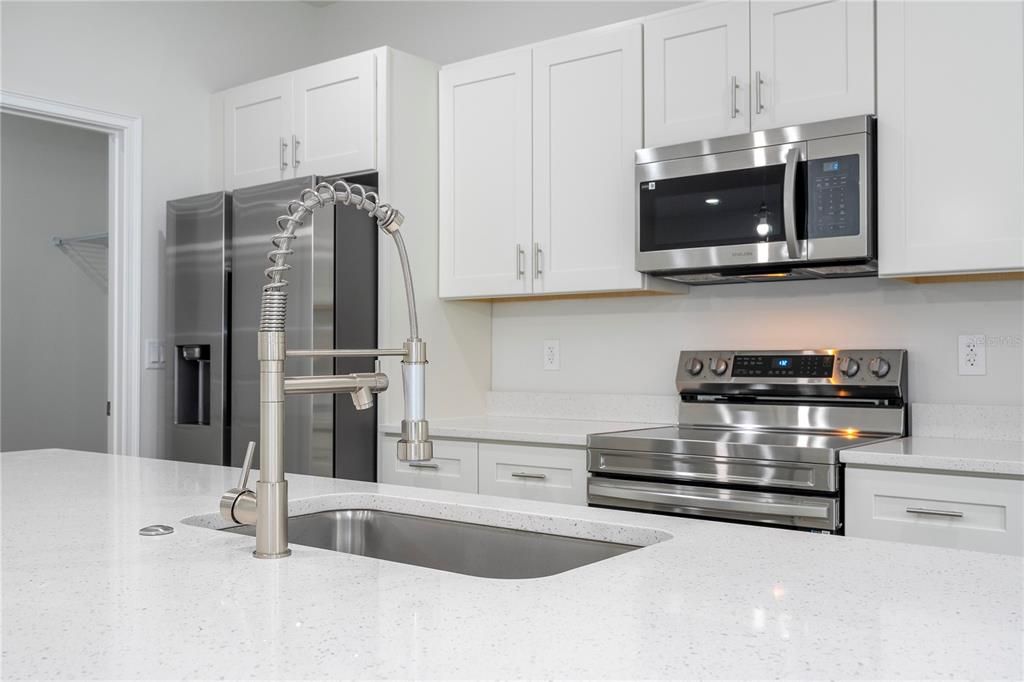 For Sale: $334,899 (4 beds, 3 baths, 1952 Square Feet)