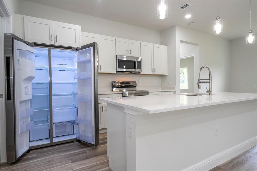 For Sale: $334,899 (4 beds, 3 baths, 1952 Square Feet)