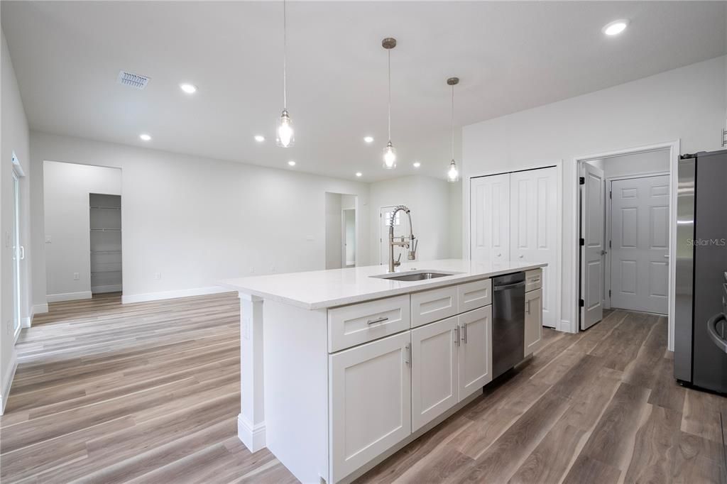 For Sale: $334,899 (4 beds, 3 baths, 1952 Square Feet)