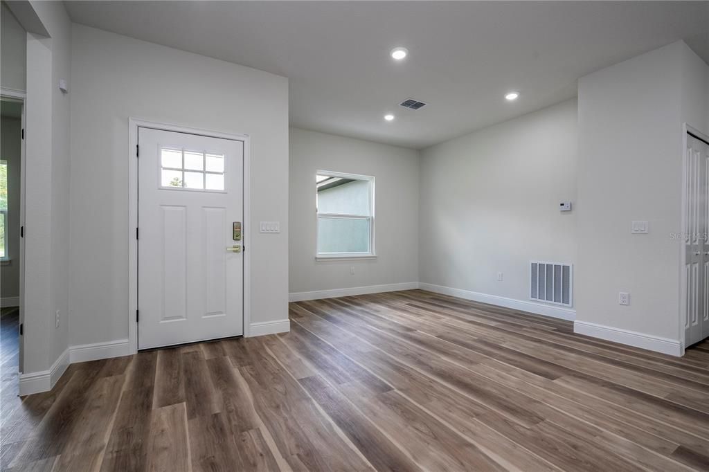 For Sale: $334,899 (4 beds, 3 baths, 1952 Square Feet)