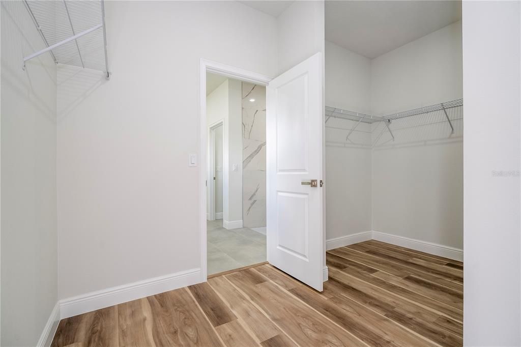 For Sale: $334,899 (4 beds, 3 baths, 1952 Square Feet)