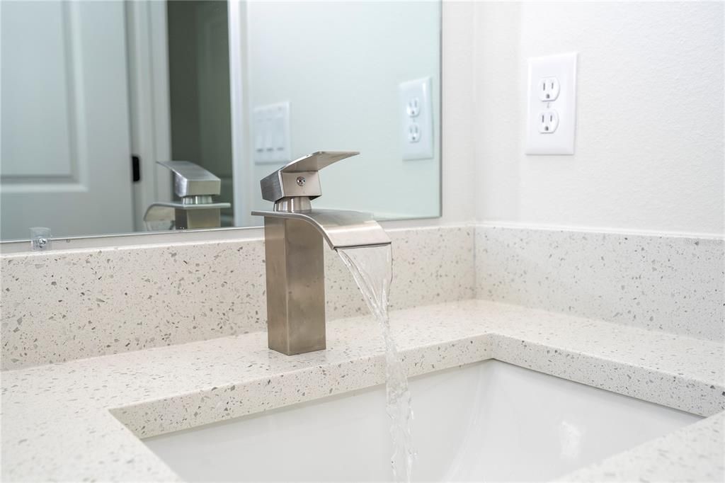 For Sale: $334,899 (4 beds, 3 baths, 1952 Square Feet)