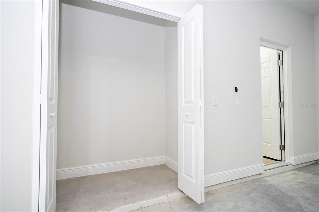 For Sale: $334,899 (4 beds, 3 baths, 1952 Square Feet)