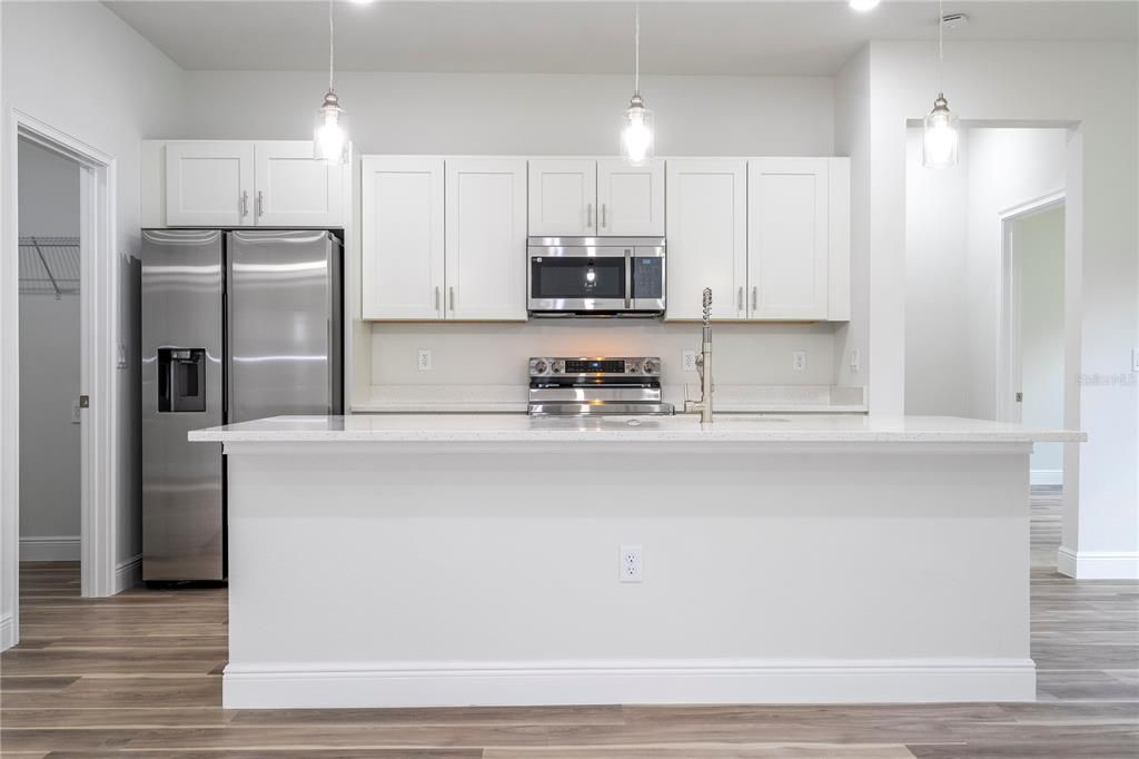 For Sale: $334,899 (4 beds, 3 baths, 1952 Square Feet)