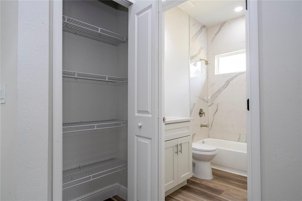 For Sale: $334,899 (4 beds, 3 baths, 1952 Square Feet)