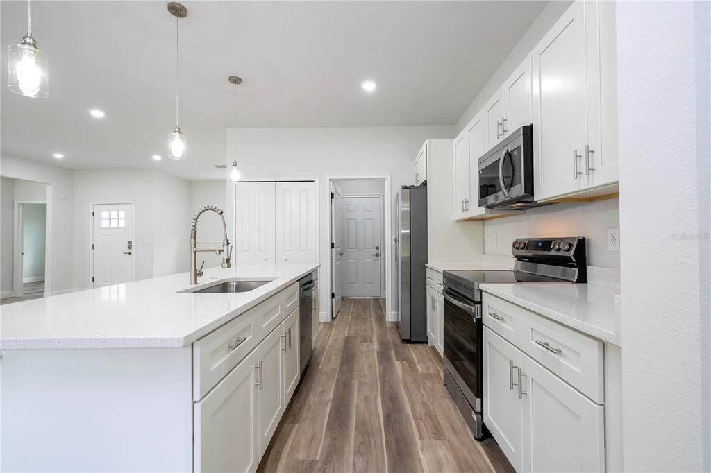 For Sale: $334,899 (4 beds, 3 baths, 1952 Square Feet)