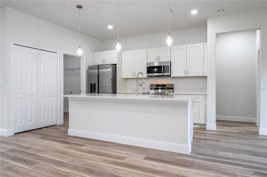 For Sale: $334,899 (4 beds, 3 baths, 1952 Square Feet)