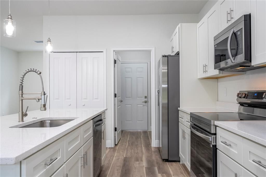 For Sale: $334,899 (4 beds, 3 baths, 1952 Square Feet)