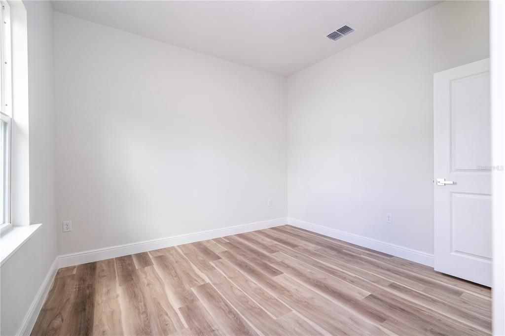 For Sale: $334,899 (4 beds, 3 baths, 1952 Square Feet)