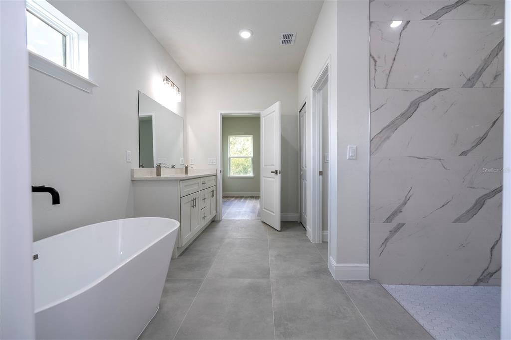 For Sale: $334,899 (4 beds, 3 baths, 1952 Square Feet)