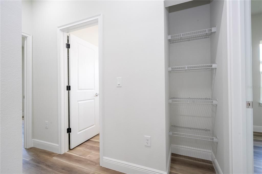 For Sale: $334,899 (4 beds, 3 baths, 1952 Square Feet)