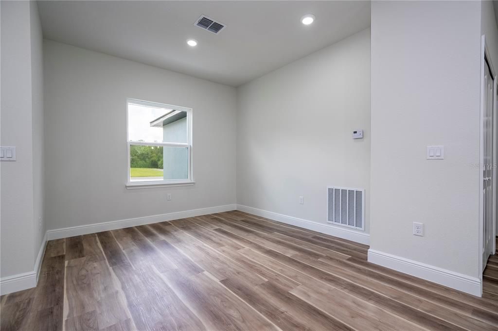 For Sale: $334,899 (4 beds, 3 baths, 1952 Square Feet)