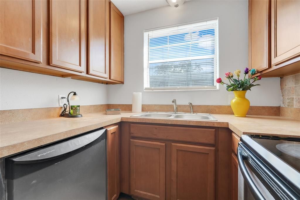 На продажу: $189,000 (2 спален, 1 ванн, 1000 Квадратных фут)