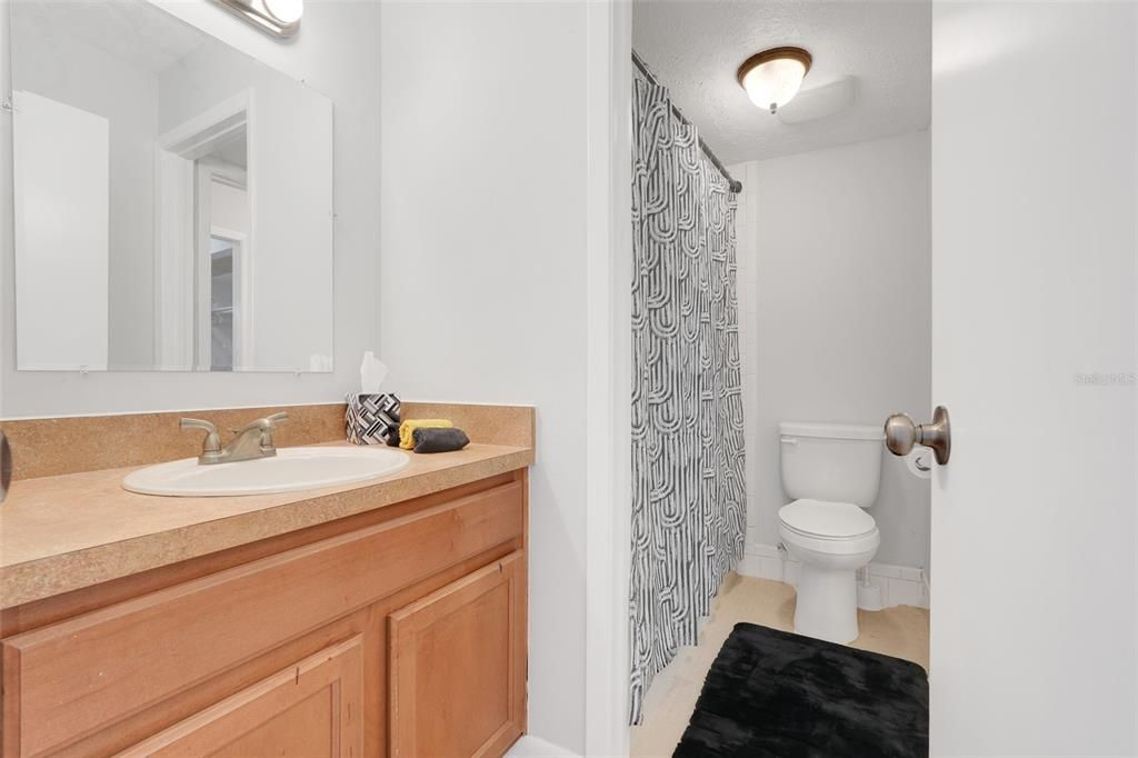 На продажу: $189,000 (2 спален, 1 ванн, 1000 Квадратных фут)