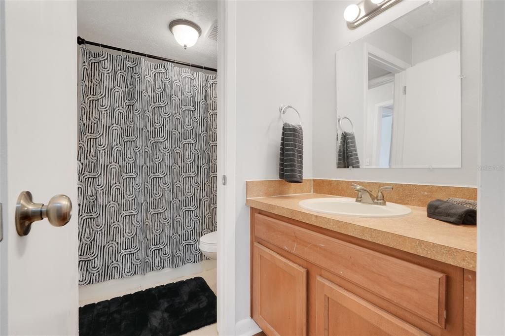 На продажу: $189,000 (2 спален, 1 ванн, 1000 Квадратных фут)