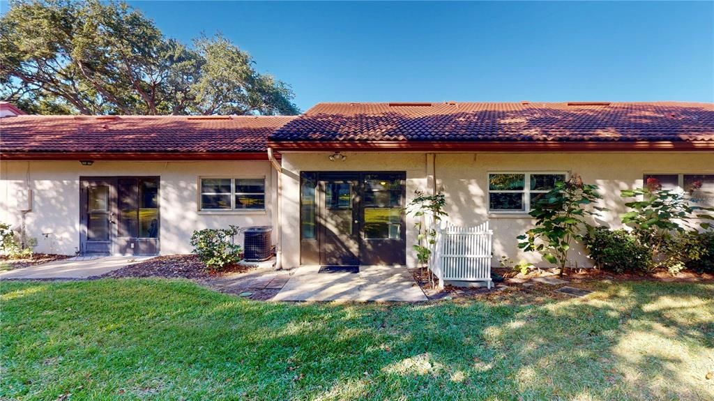 For Sale: $210,000 (2 beds, 2 baths, 805 Square Feet)