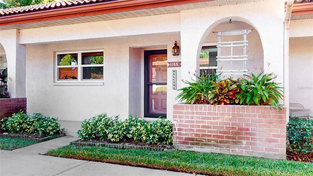 For Sale: $210,000 (2 beds, 2 baths, 805 Square Feet)