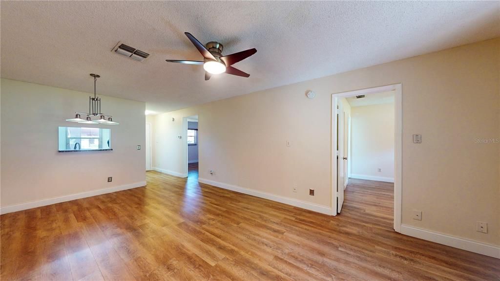 For Sale: $210,000 (2 beds, 2 baths, 805 Square Feet)