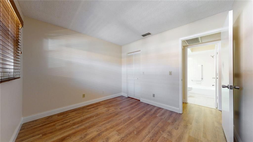 For Sale: $210,000 (2 beds, 2 baths, 805 Square Feet)