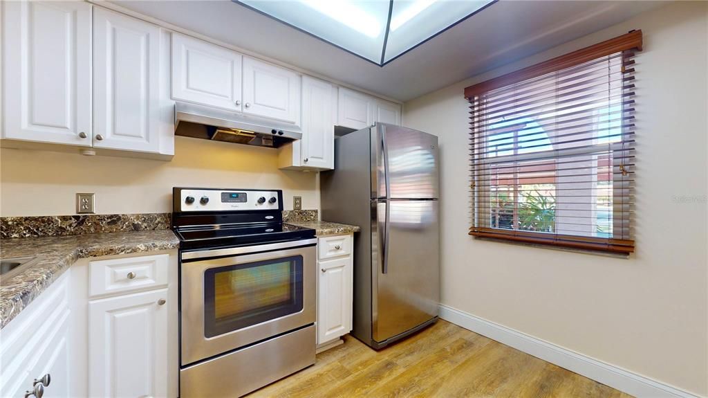 For Sale: $210,000 (2 beds, 2 baths, 805 Square Feet)