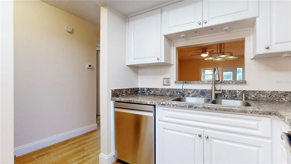 For Sale: $210,000 (2 beds, 2 baths, 805 Square Feet)