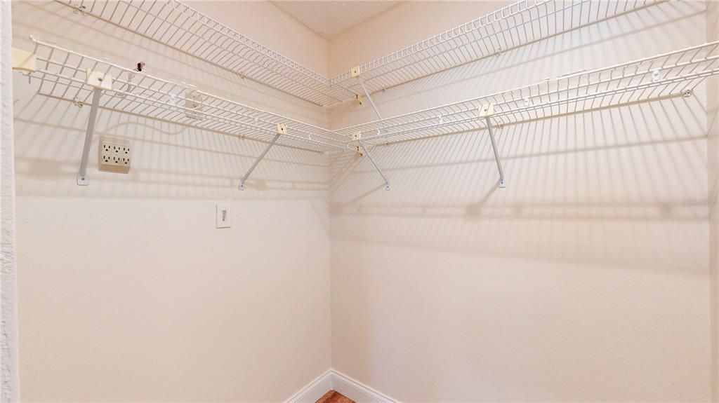 For Sale: $210,000 (2 beds, 2 baths, 805 Square Feet)