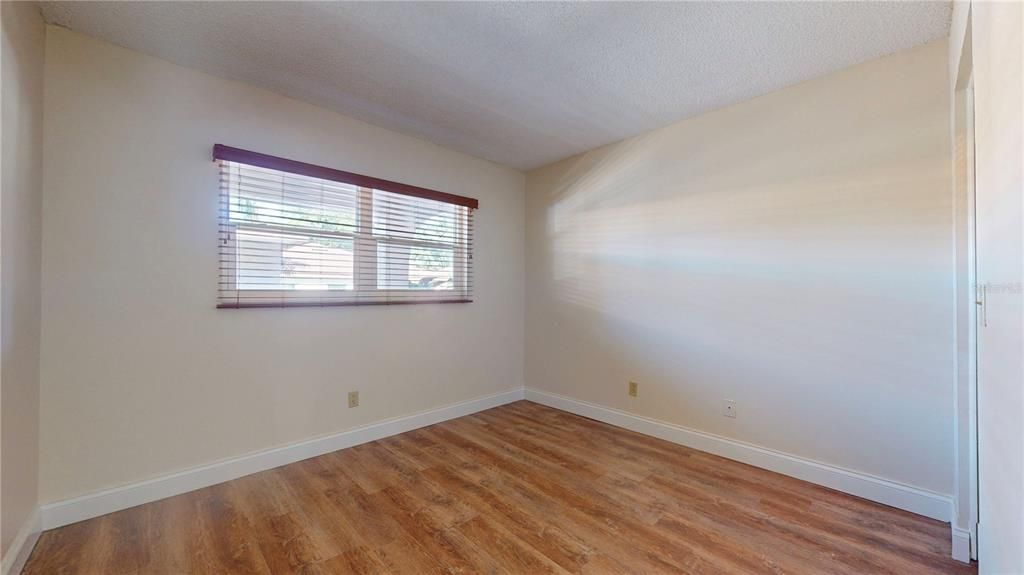 For Sale: $210,000 (2 beds, 2 baths, 805 Square Feet)